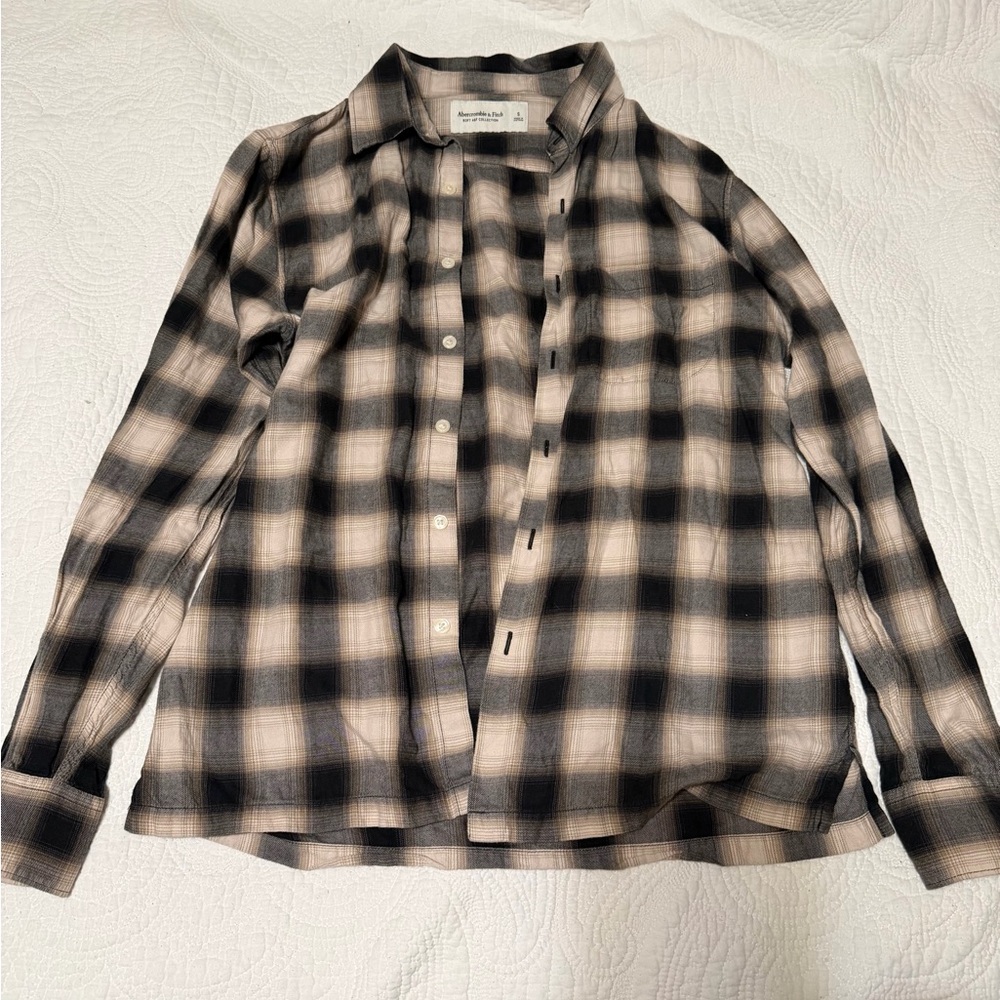 Abercrombie & Fitch Black and Cream Plaid Casual Button Down Shirt